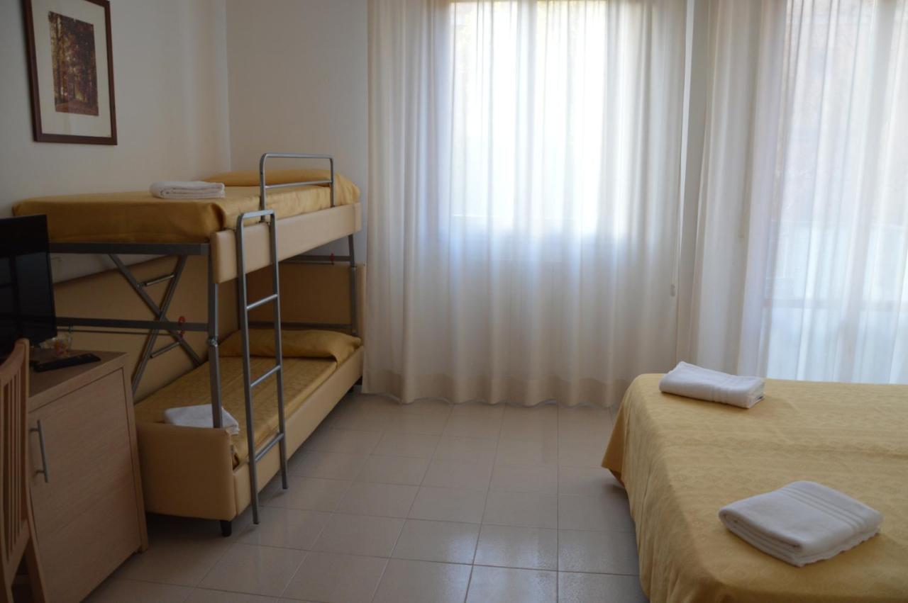 Hotel Caesar Pesaro Phòng bức ảnh