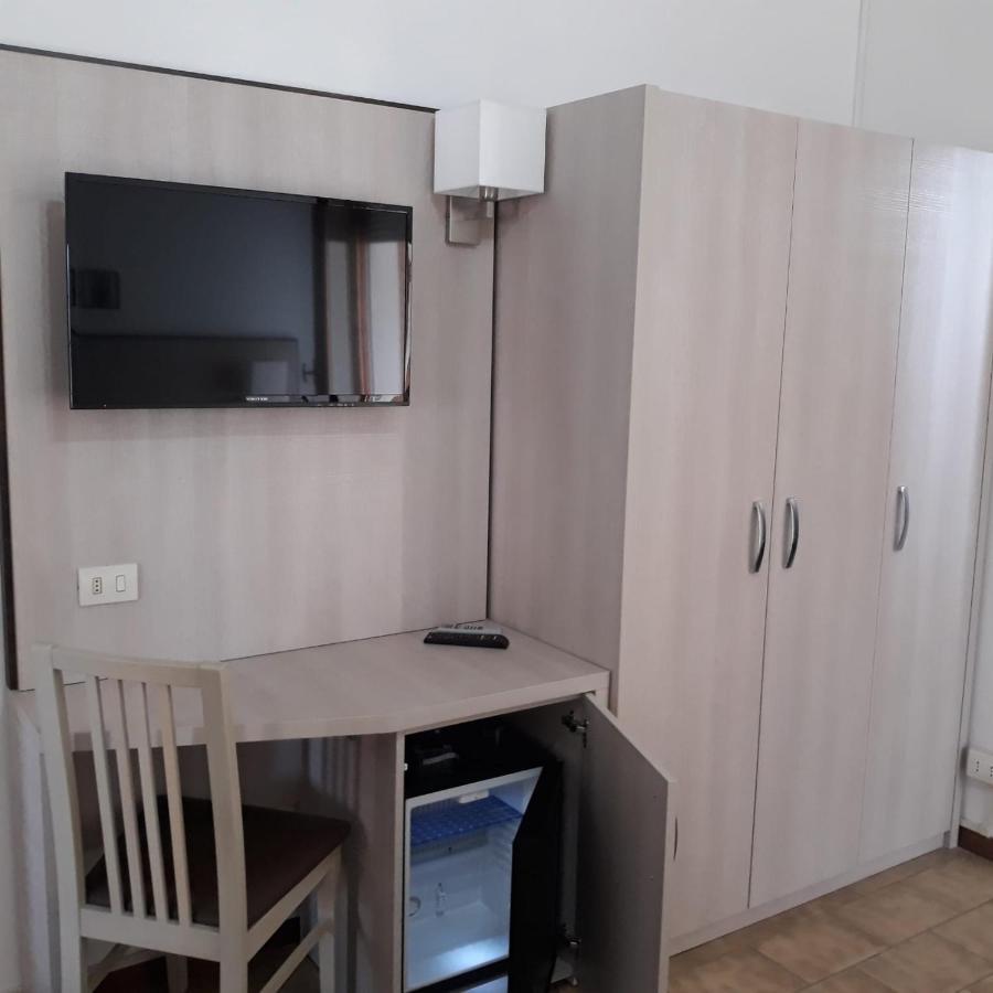 Hotel Caesar Pesaro Ngoại thất bức ảnh