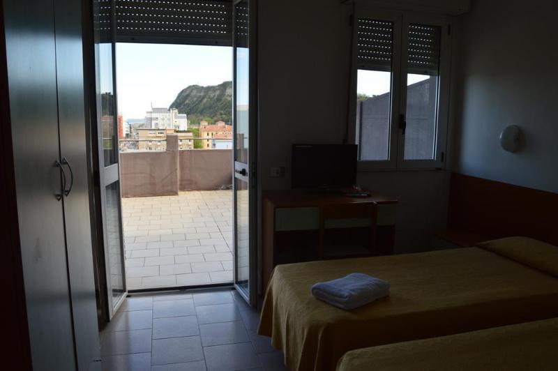 Hotel Caesar Pesaro Ngoại thất bức ảnh