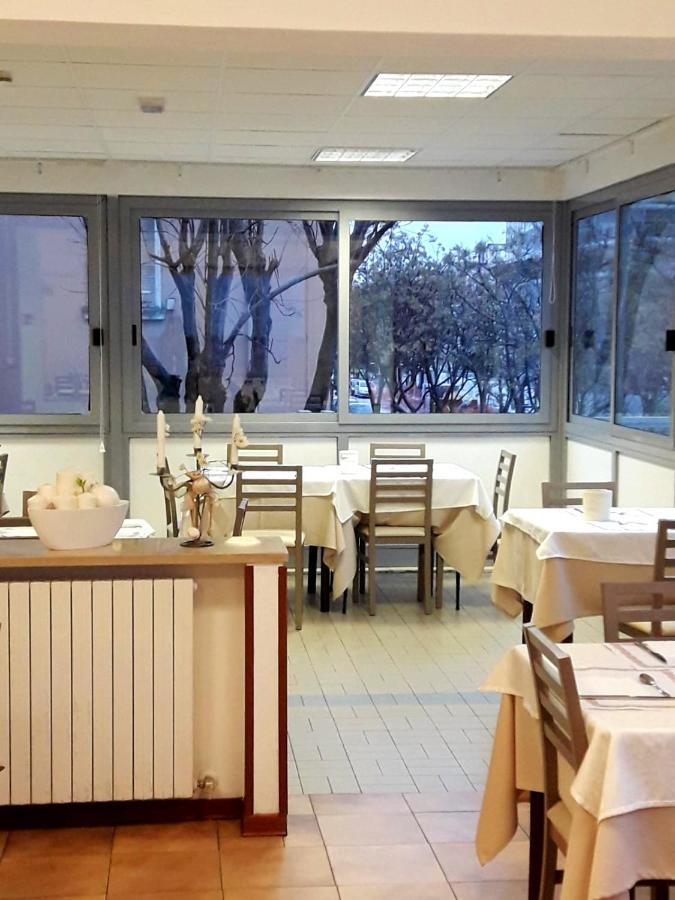 Hotel Caesar Pesaro Ngoại thất bức ảnh