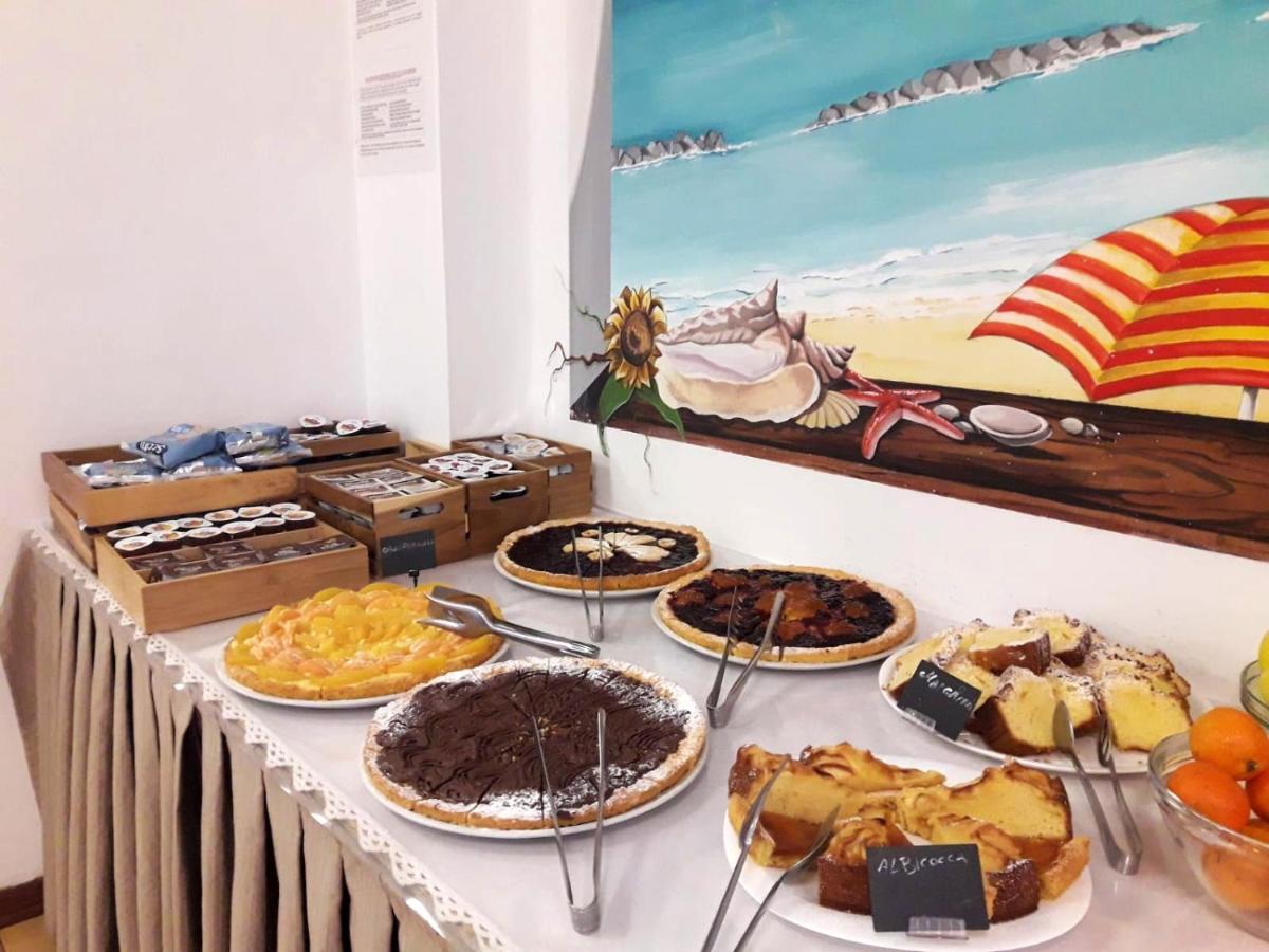 Hotel Caesar Pesaro Ngoại thất bức ảnh