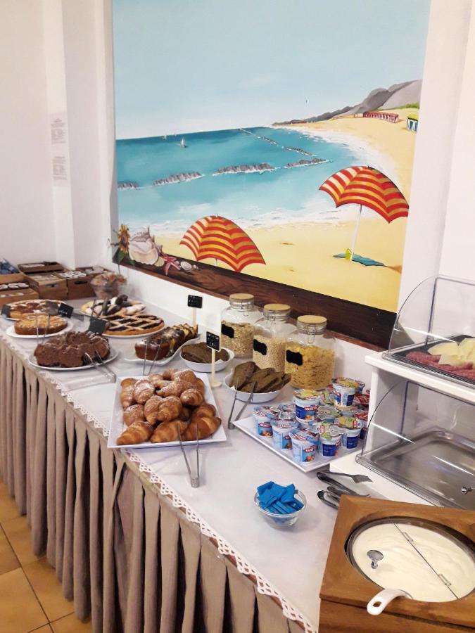 Hotel Caesar Pesaro Ngoại thất bức ảnh