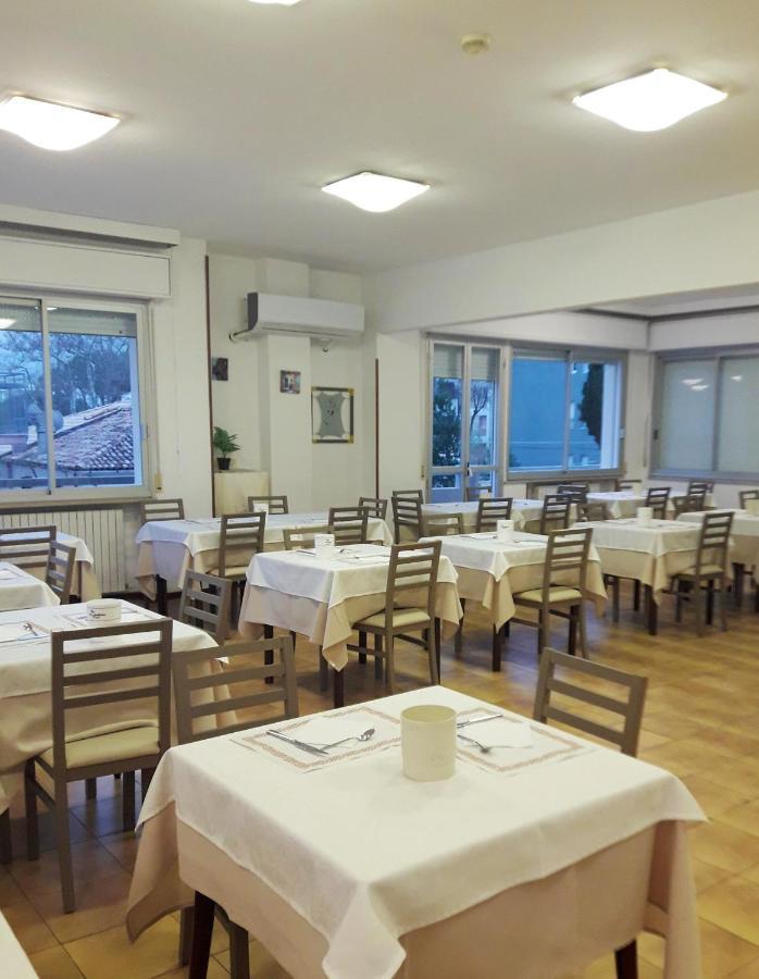 Hotel Caesar Pesaro Ngoại thất bức ảnh