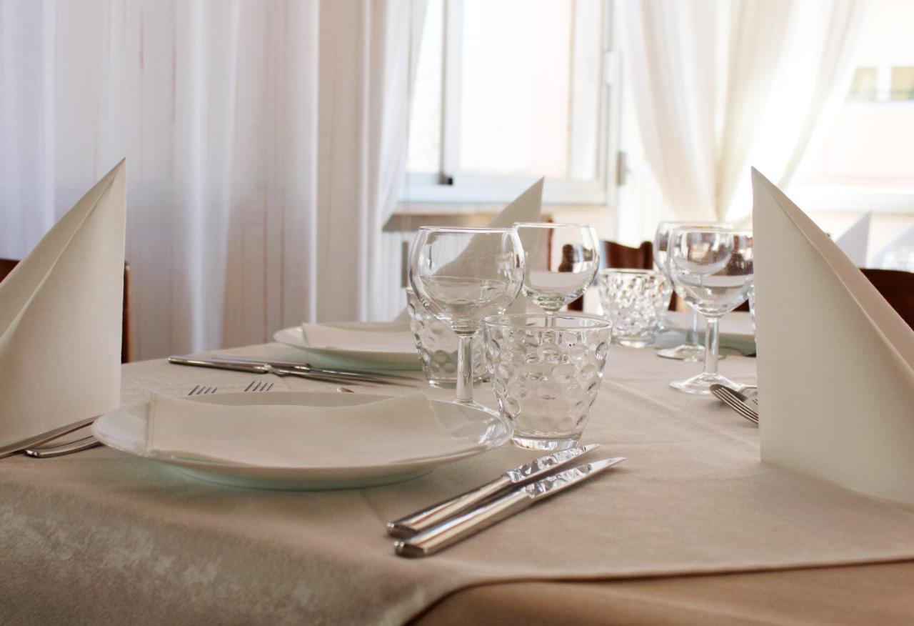 Hotel Caesar Pesaro Ngoại thất bức ảnh