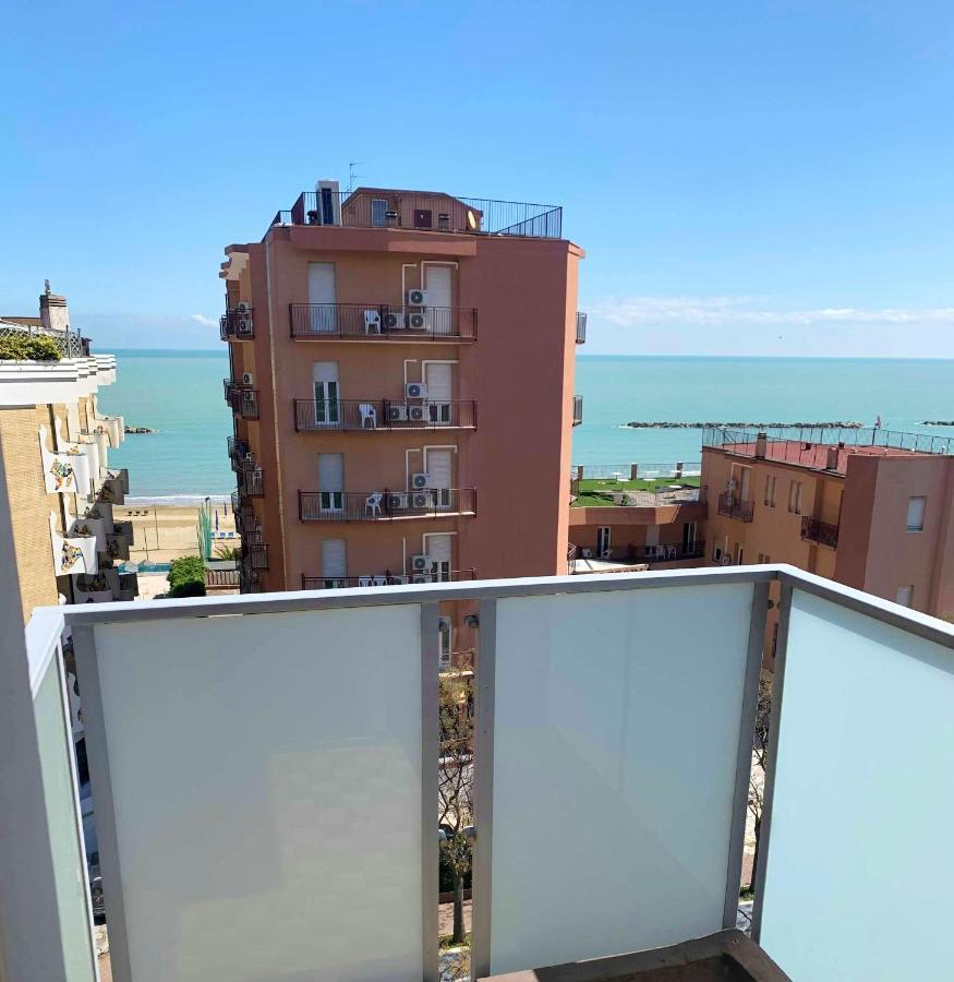 Hotel Caesar Pesaro Ngoại thất bức ảnh