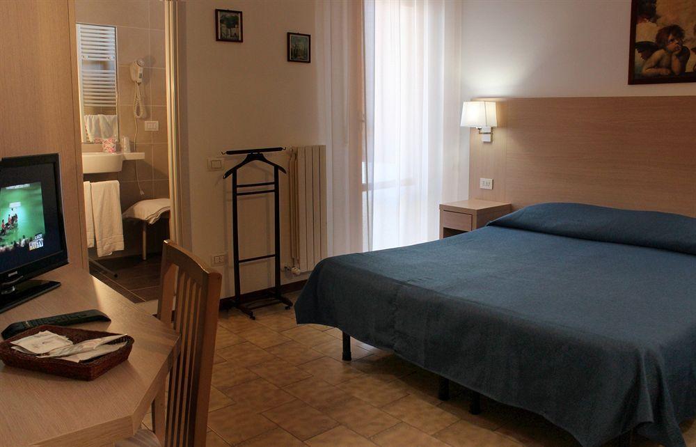 Hotel Caesar Pesaro Ngoại thất bức ảnh