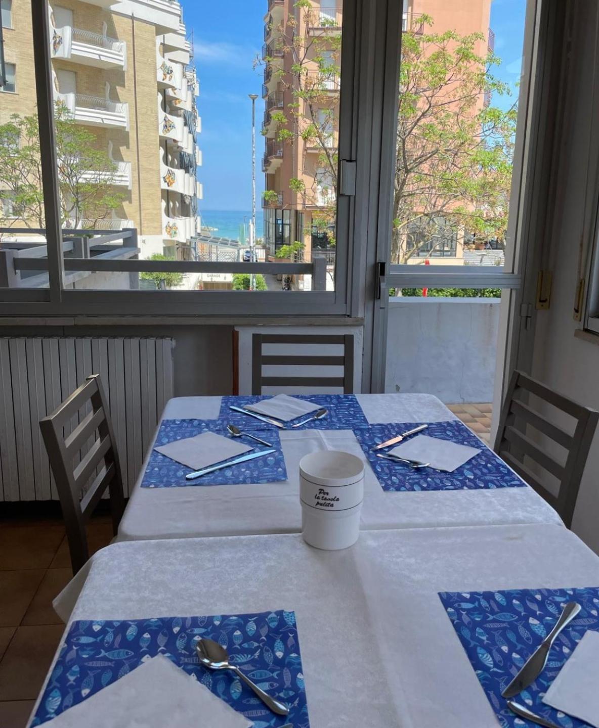 Hotel Caesar Pesaro Ngoại thất bức ảnh
