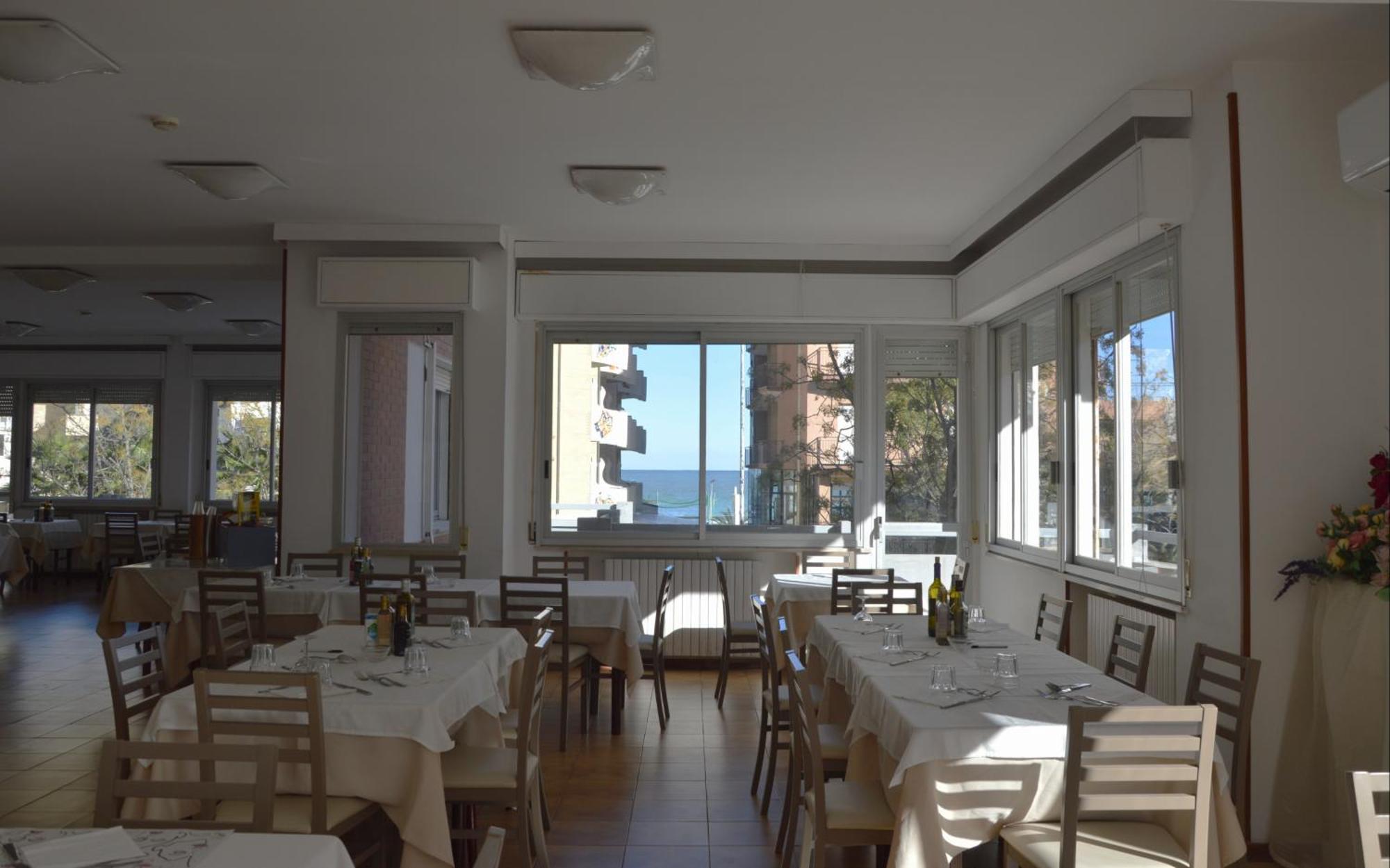 Hotel Caesar Pesaro Ngoại thất bức ảnh