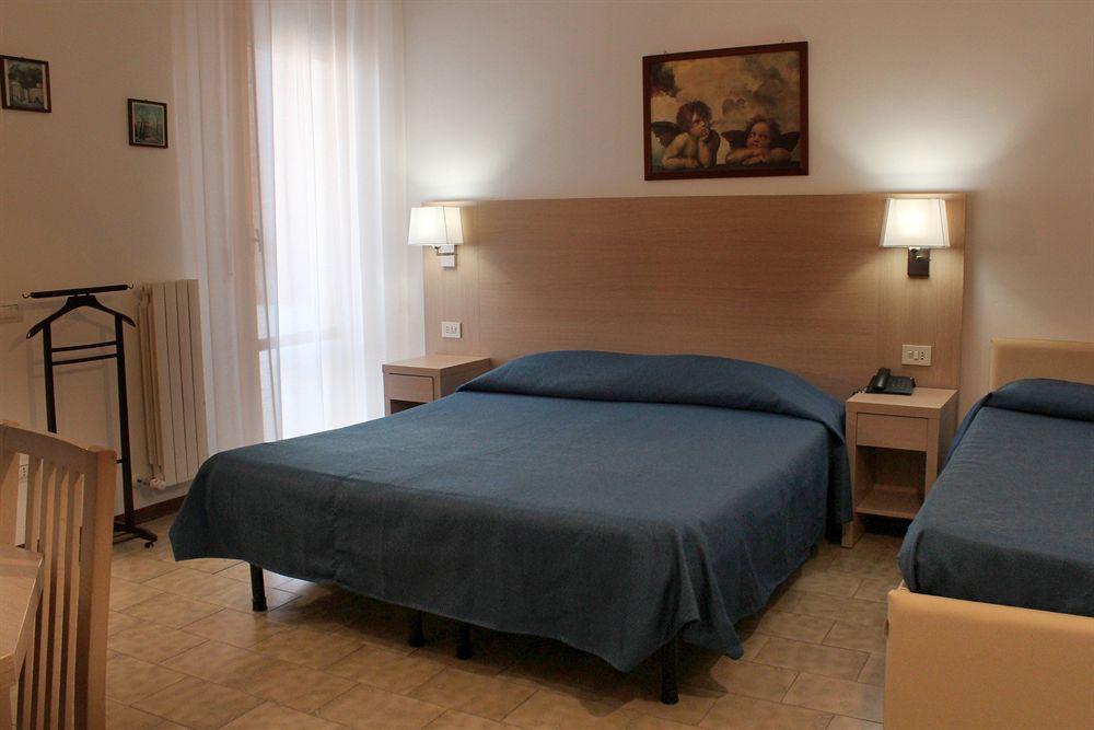 Hotel Caesar Pesaro Ngoại thất bức ảnh