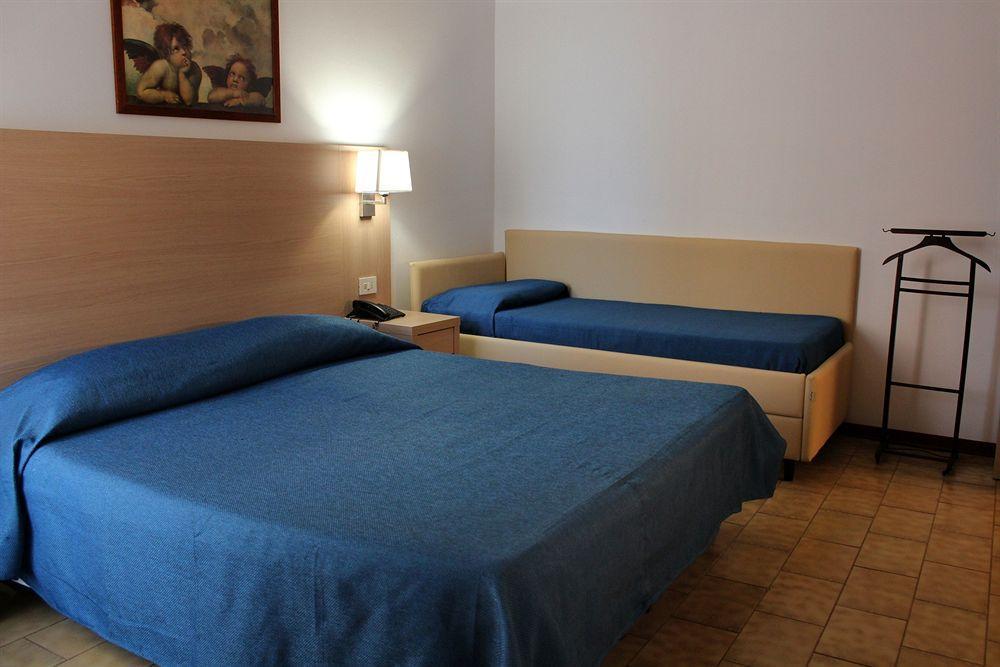 Hotel Caesar Pesaro Ngoại thất bức ảnh