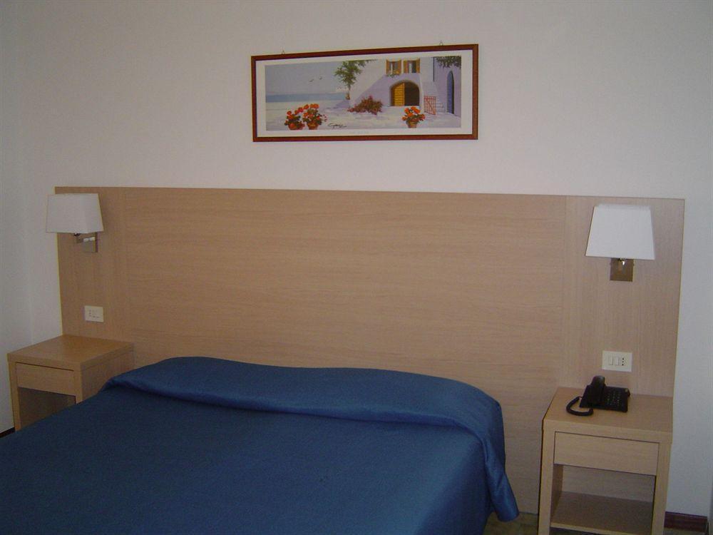 Hotel Caesar Pesaro Ngoại thất bức ảnh