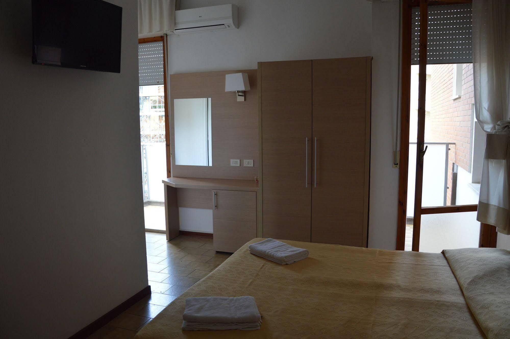 Hotel Caesar Pesaro Ngoại thất bức ảnh