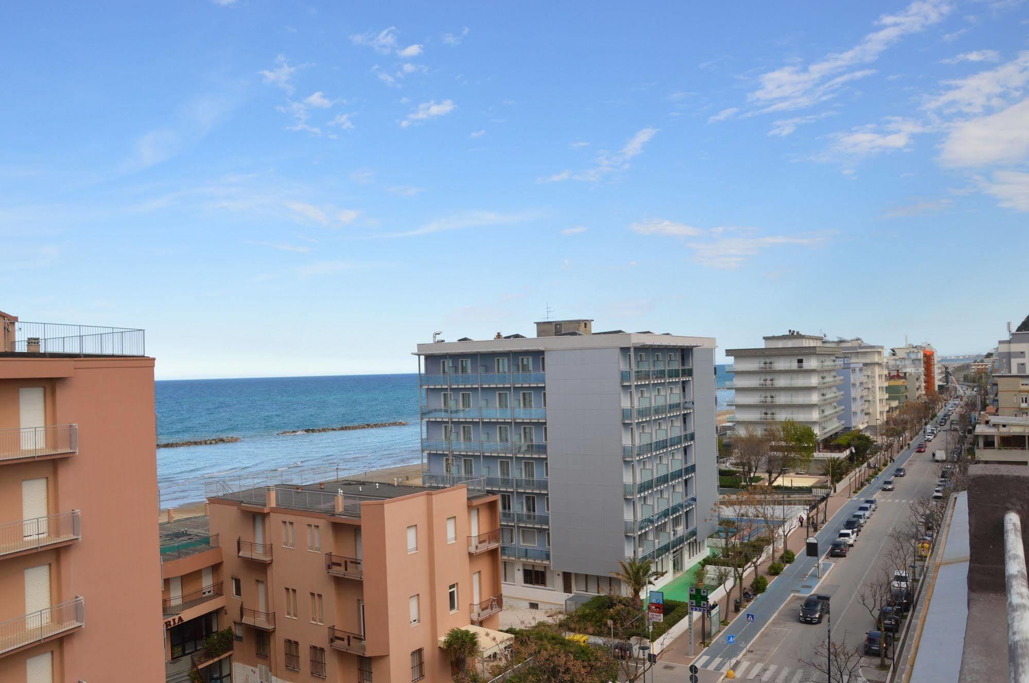 Hotel Caesar Pesaro Ngoại thất bức ảnh