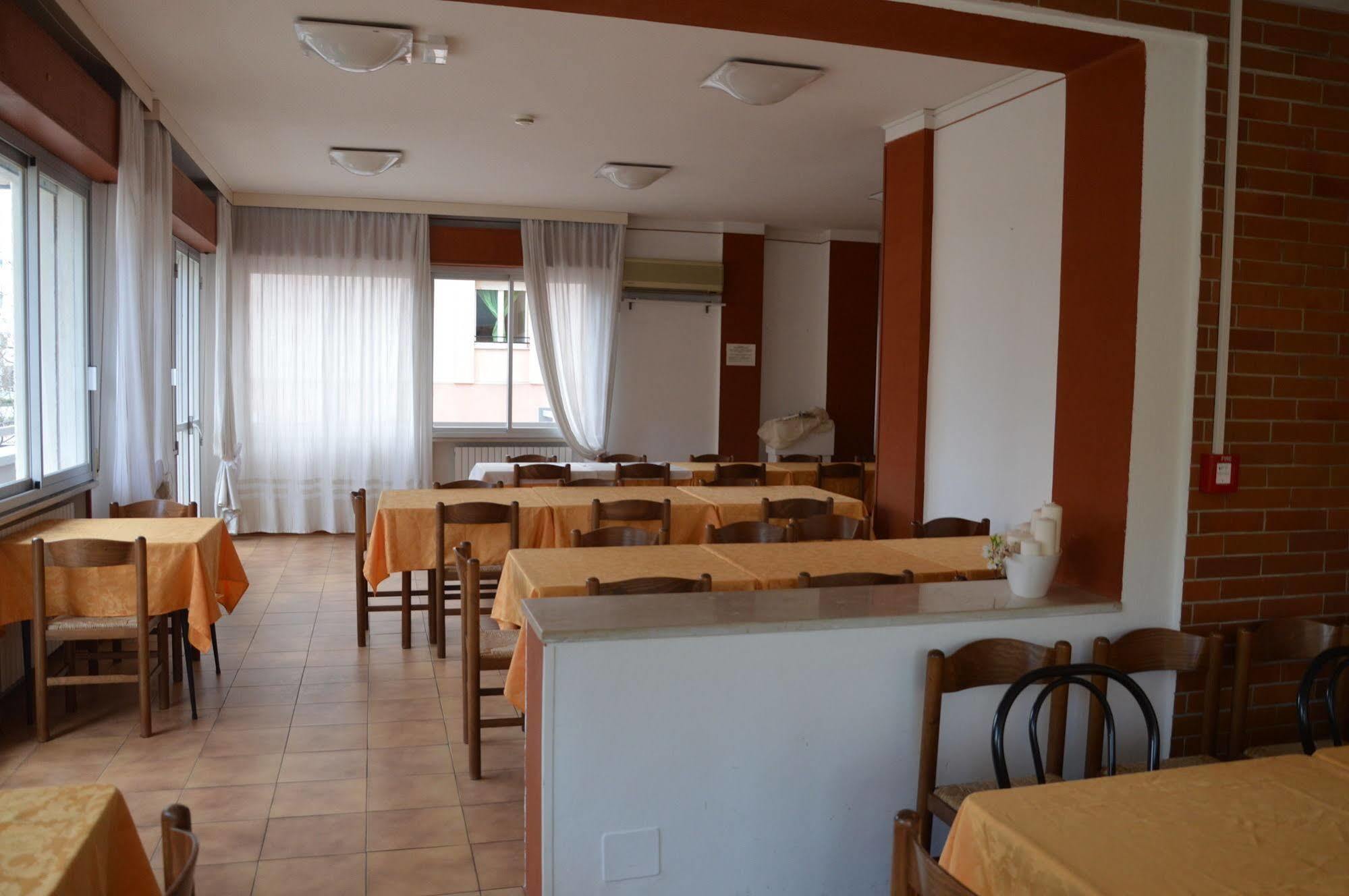 Hotel Caesar Pesaro Ngoại thất bức ảnh