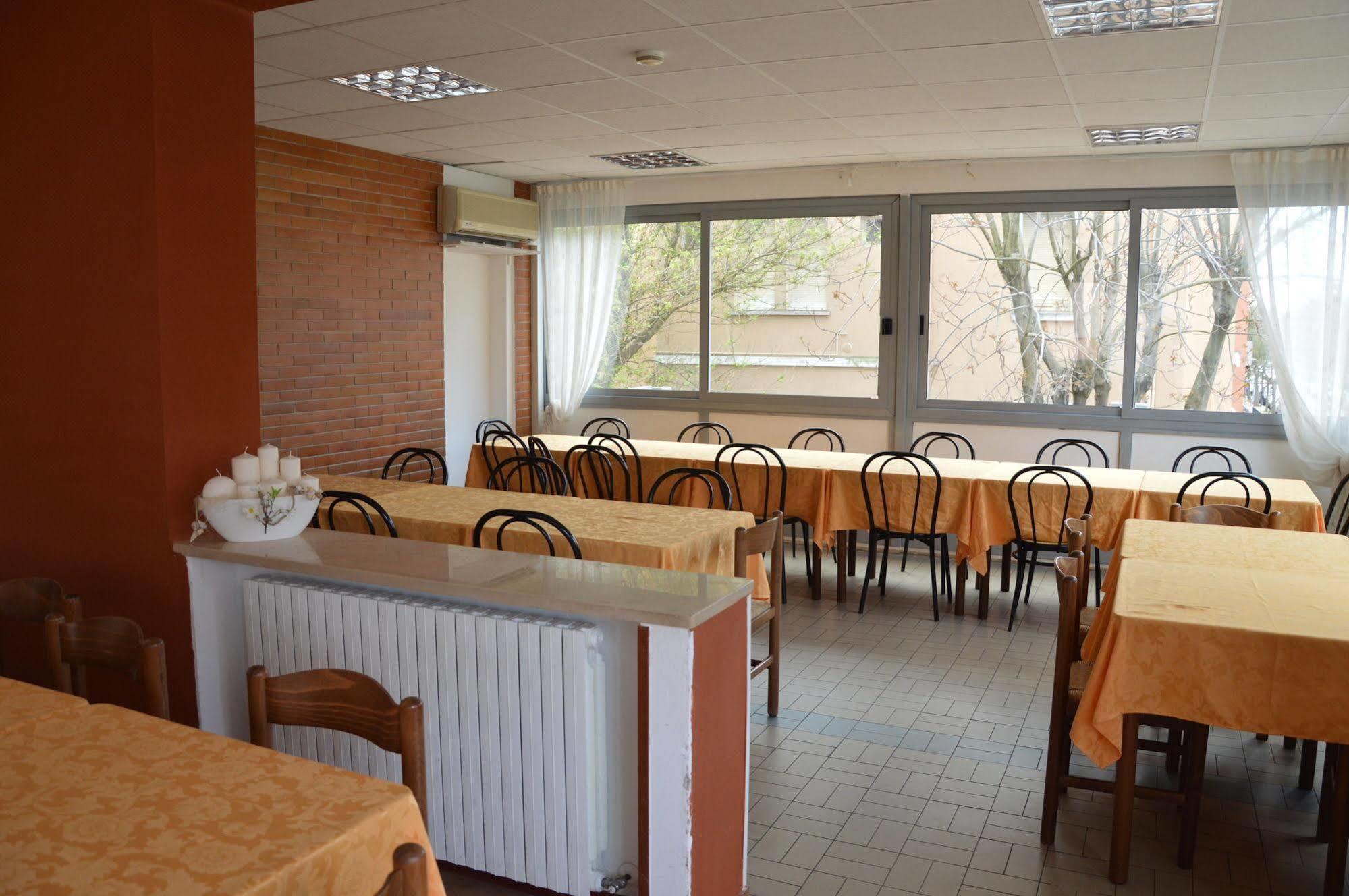 Hotel Caesar Pesaro Ngoại thất bức ảnh