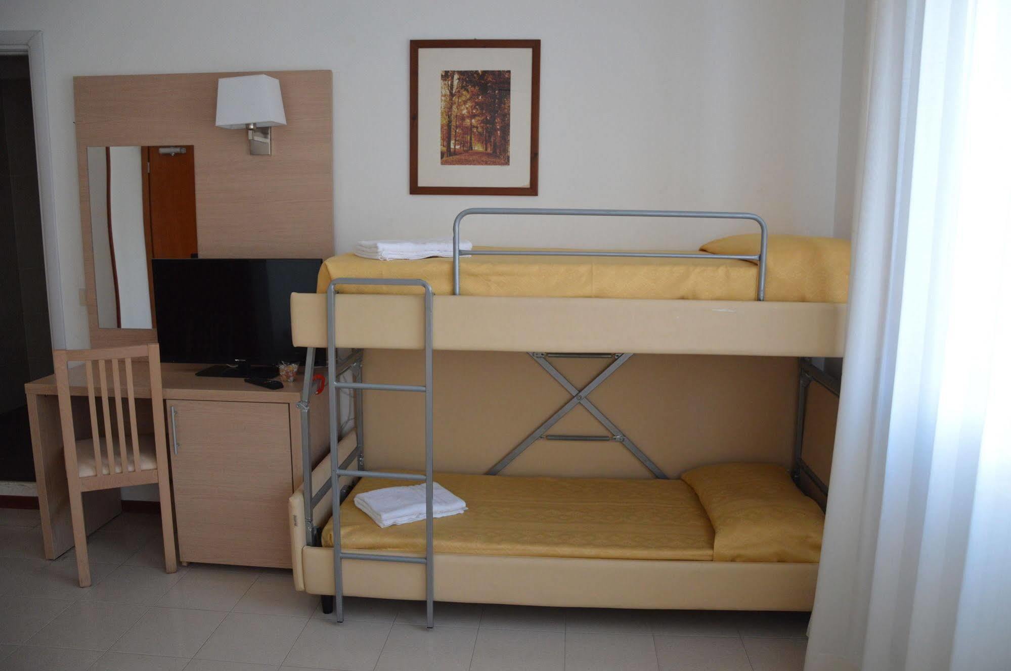 Hotel Caesar Pesaro Ngoại thất bức ảnh