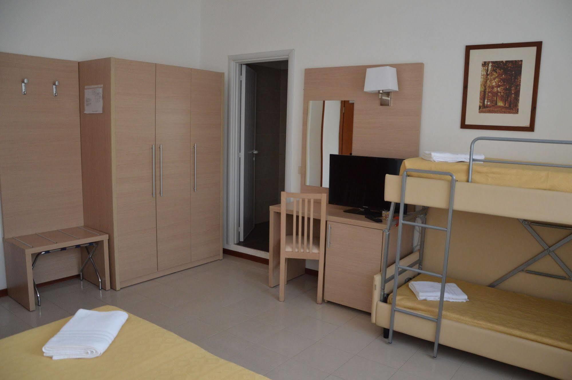 Hotel Caesar Pesaro Ngoại thất bức ảnh